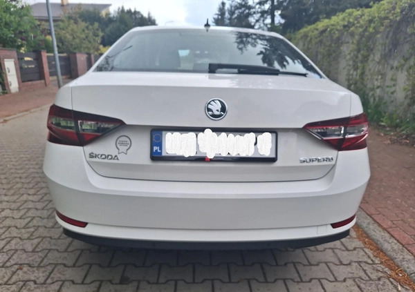 Skoda Superb cena 59900 przebieg: 220000, rok produkcji 2018 z Toruń małe 497